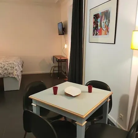Les Abbesses Apartment Paris
