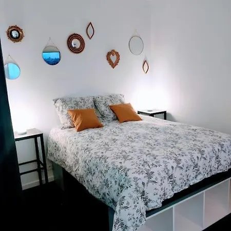 Les Abbesses Apartment Paris